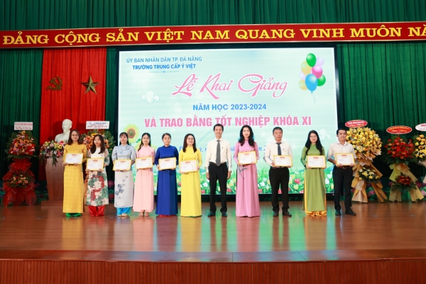 Trường Trung Cấp Ý Việt Tổ Chức Thành Công Lễ Khai Giảng Năm Học Mới Và Lễ Trao Bằng Tốt Nghiệp Sinh Viên K20 