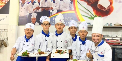Làm đầu bếp có cần bằng cấp không? Nghề bếp có tương lai không?  