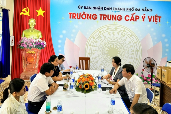 Đoàn đại biểu của Huyện ủy Hòa Vang đến thăm và làm việc Trường Trung Cấp Ý Việt
