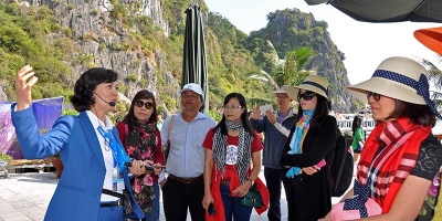 Hướng dẫn viên du lịch nói lời chào tour như thế nào để ghi điểm với khách?