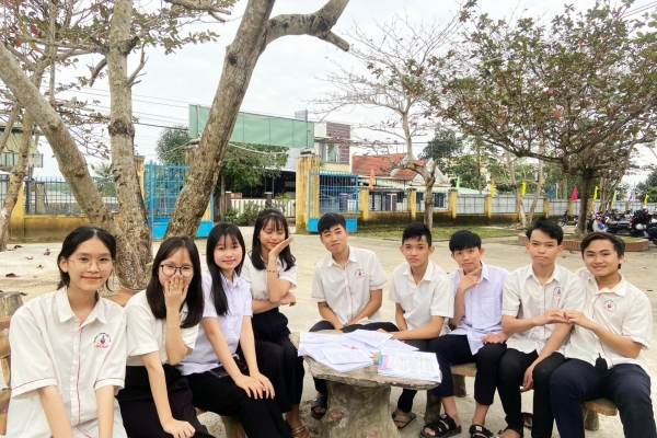 Giờ là lúc quay lại đường đua học tập các bạn học sinh, sinh viên Ý Việt ơi!