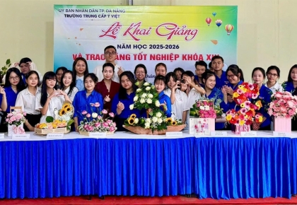 Ý Việt tổ chức cuộc thi cắm hoa chào mừng Ngày Nhà giáo Việt Nam 20/11