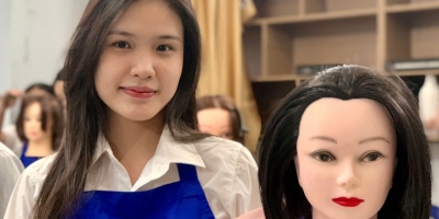 Ghé qua một buổi học nghề cắt tóc tại Trường Trung cấp Ý Việt 