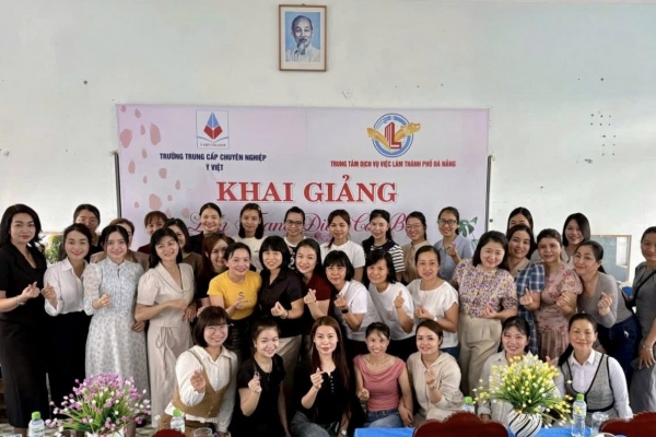 Học nghề trang điểm miễn phí 100% tại Tam Kỳ cùng Ý Việt