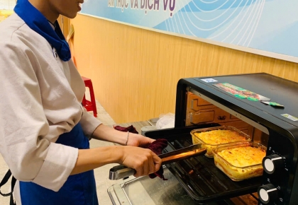 Học nấu ăn món Âu: Thực hành Gnocchi khoai tây và Seafood Lasagna tại Ý Việt Học nấu ăn món Âu: Thực hành Gnocchi khoai tây và Seafood Lasagna tại Ý Việt