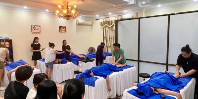 Thi tốt nghiệp lớp Chăm sóc da trị liệu (Spa) và Body khoá 01 tại Ý Việt Đà Nẵng