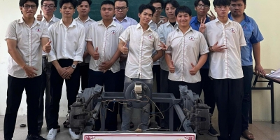 HỌC SINH K23 NGÀNH CÔNG NGHỆ Ô TÔ BẢO VỆ ĐỒ ÁN TỐT NGHIỆP HỌC SINH K23 NGÀNH CÔNG NGHỆ Ô TÔ BẢO VỆ ĐỒ ÁN TỐT NGHIỆP