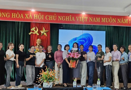 Khai giảng lớp Trang điểm cơ bản 06 và trao chứng nhận cho học viên tại Tam Kỳ Khai giảng lớp Trang điểm cơ bản 06 và trao chứng nhận cho học viên tại Tam Kỳ