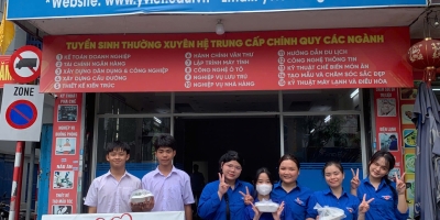 Trường Trung cấp Ý Việt trao 100 suất cơm 0Đ đến những hoàn cảnh khó khăn tại Đà Nẵng Trường Trung cấp Ý Việt trao 100 suất cơm 0Đ đến những hoàn cảnh khó khăn tại Đà Nẵng