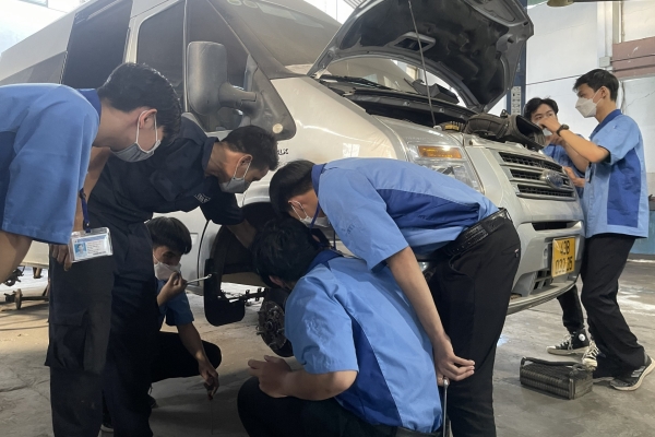 Ngành công nghệ ô tô qua các năm bao nhiêu điểm ?