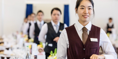 Nhân sự ngành dịch vụ cần những yếu tố nào? 