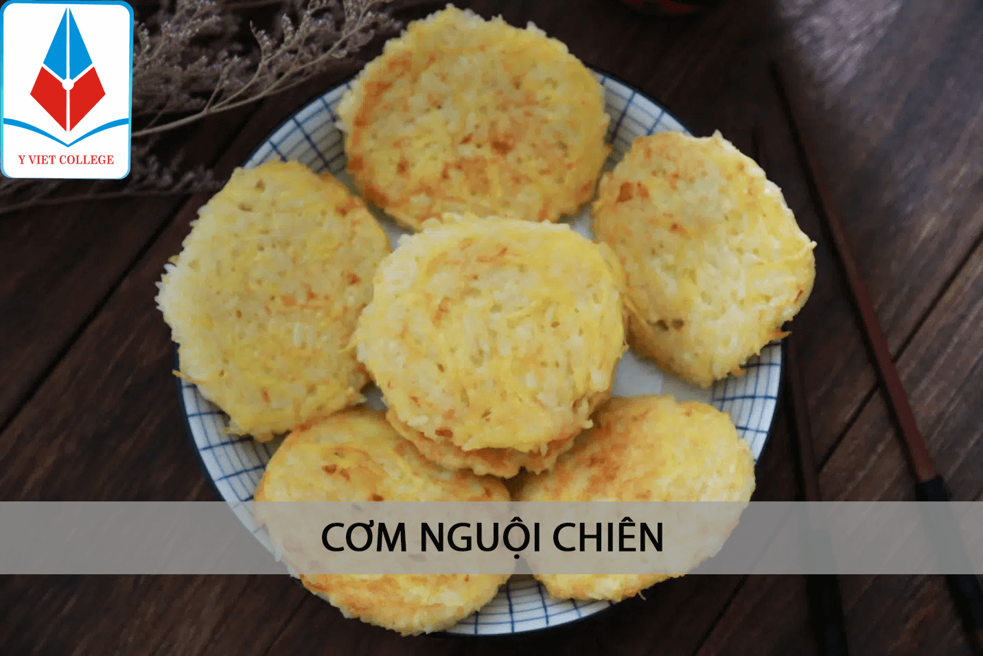 com-nguoi-chien-hoc-nau-an-sang-tai-nha