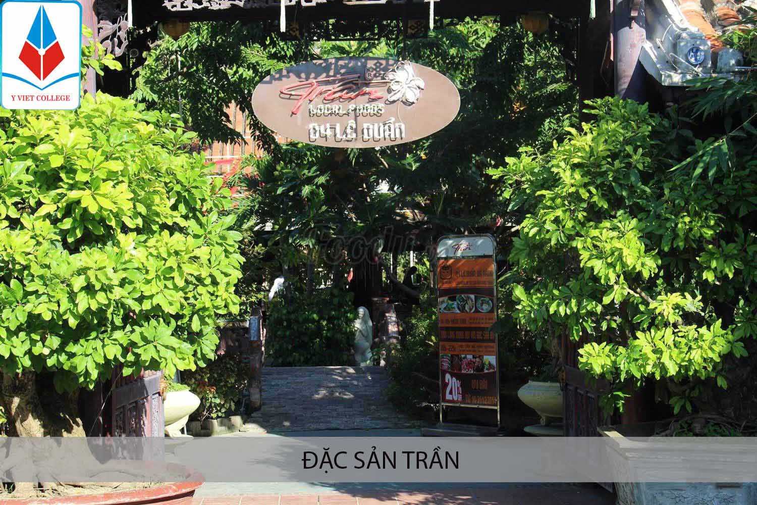 dac-san-tran-am-thuc-da-nang