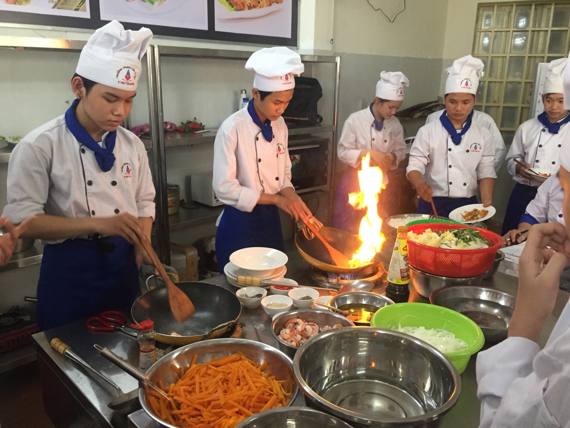 Học nấu ăn