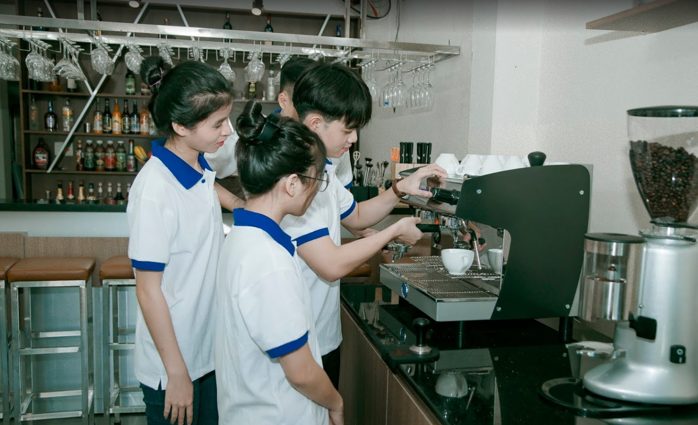 Học kỹ thuật pha chế tại Đà Nẵng